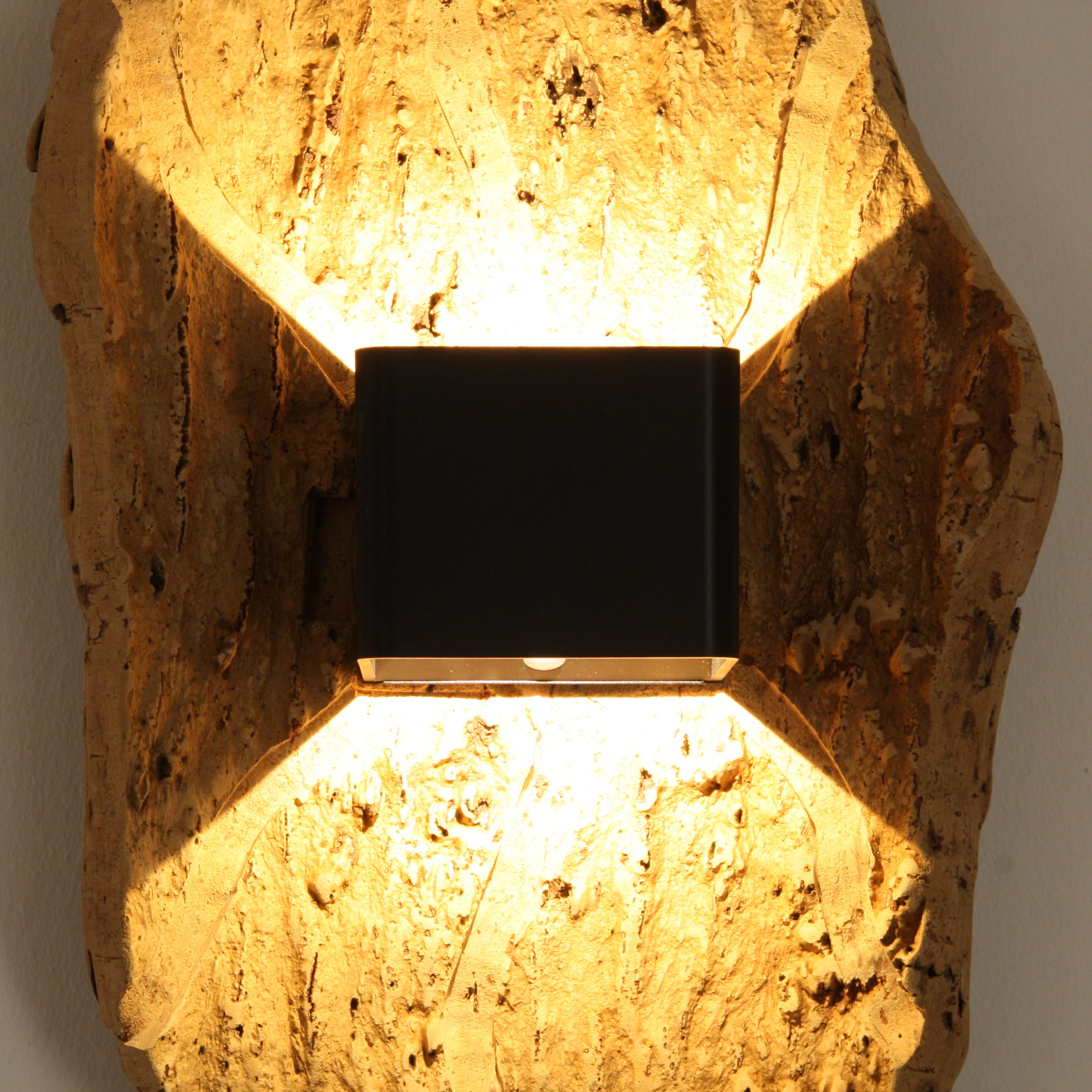 verKORKst Premium Wandlampe kabellos aus Korkrinde * Akku aufladbar * Bewegungssensor * Exklusive Vintage Wandleuchte im Landhausstil * handmade in Germany
