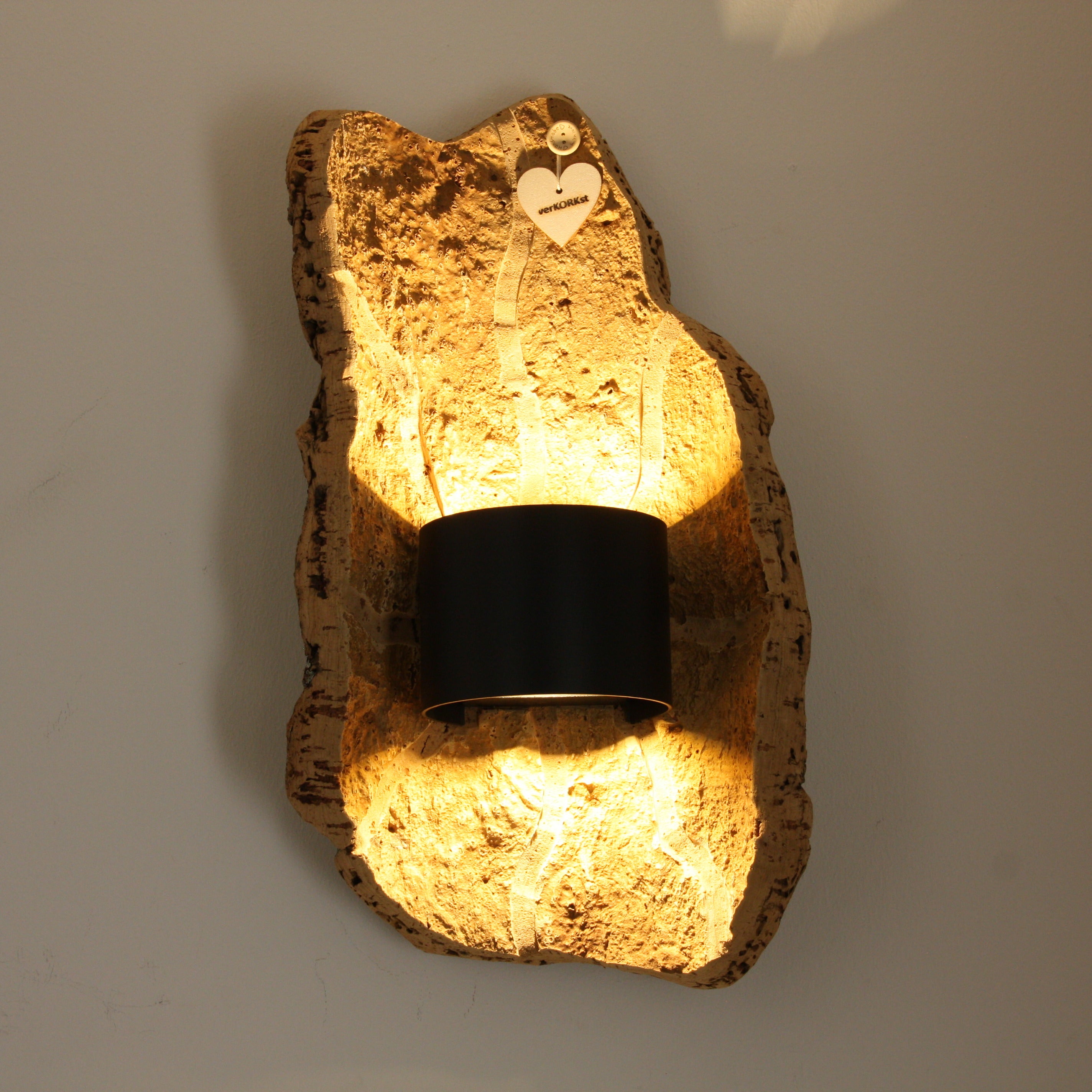 verKORKst Premium Wandlampe aus Korkrinde für Innen-&Außen * IP54 * Exklusive Vintage Wandleuchte im Landhausstil * Wohnzimmer Terrasse