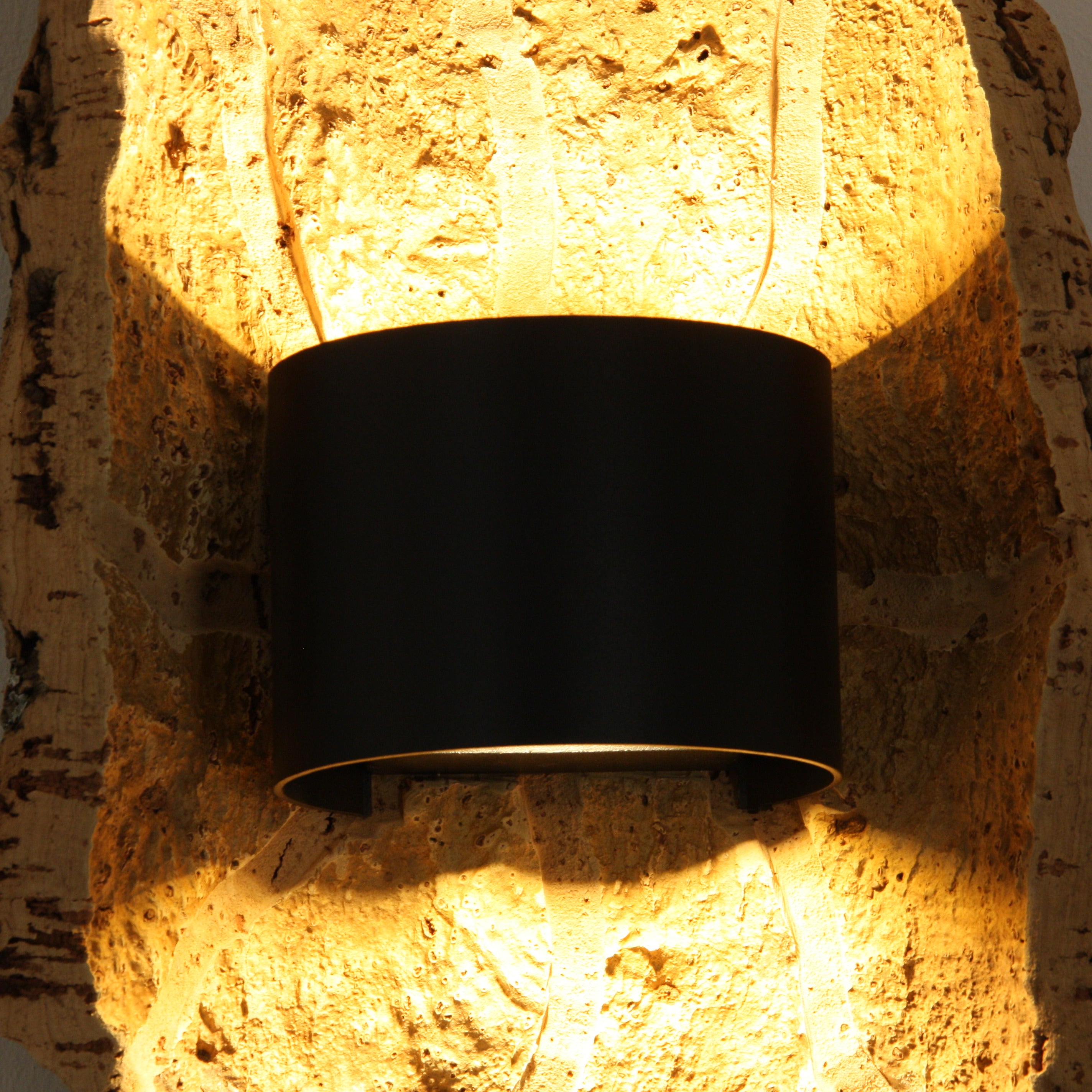verKORKst Premium Wandlampe aus Korkrinde für Innen-&Außen * IP54 * Exklusive Vintage Wandleuchte im Landhausstil * Wohnzimmer Terrasse