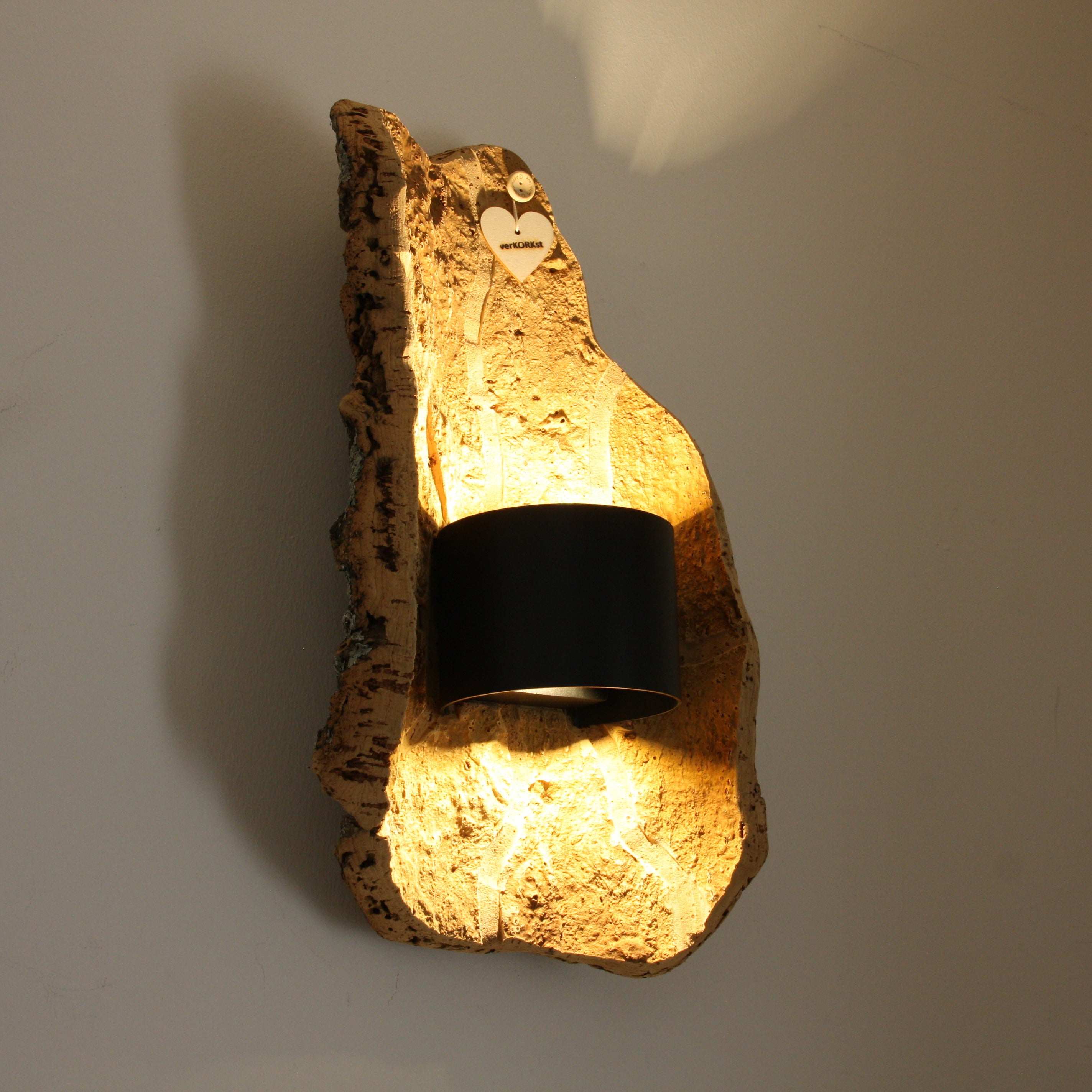 verKORKst Premium Wandlampe aus Korkrinde für Innen-&Außen * IP54 * Exklusive Vintage Wandleuchte im Landhausstil * Wohnzimmer Terrasse