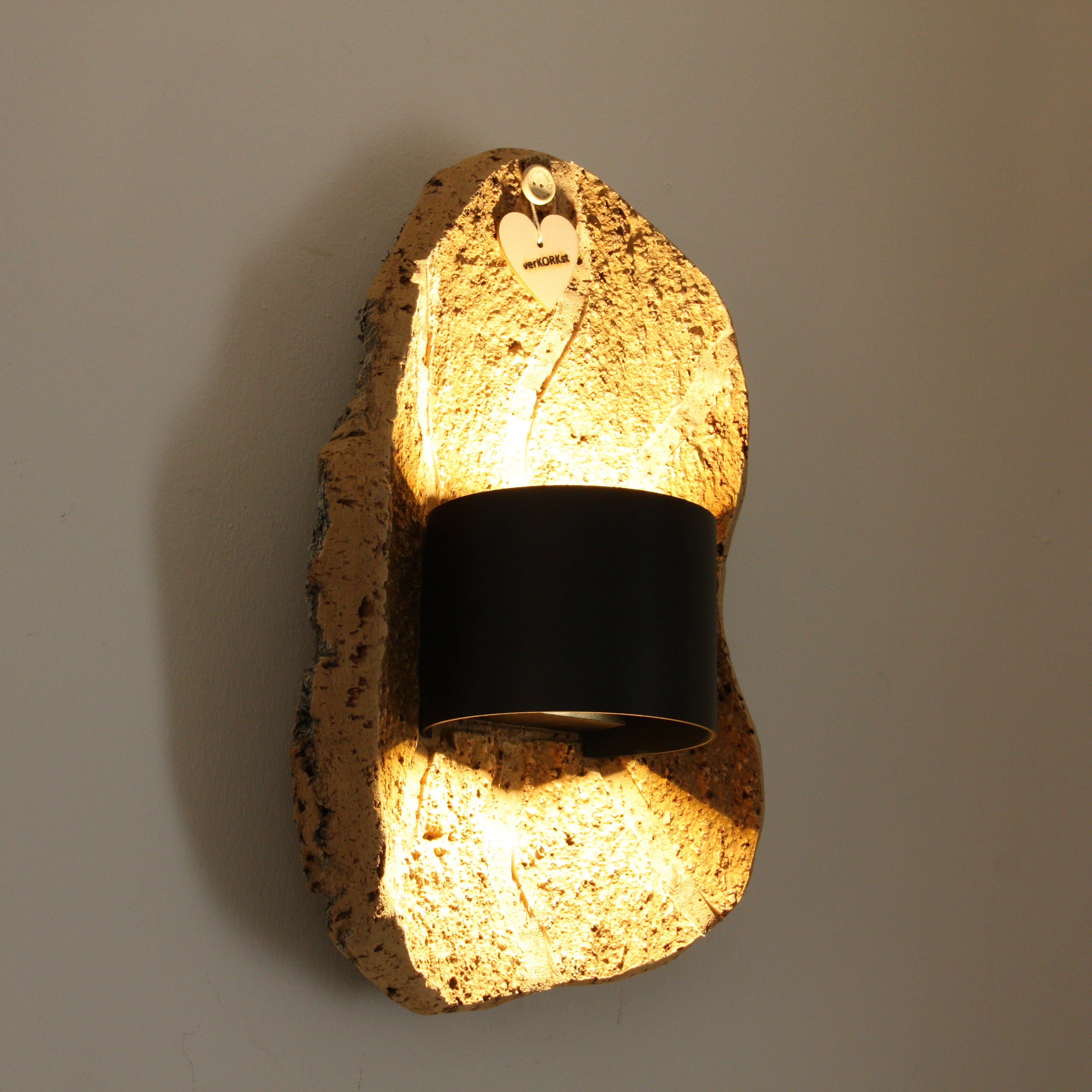 verKORKst Premium Wandlampe aus Korkrinde für Innen-&Außen * IP54 * Exklusive Vintage Wandleuchte im Landhausstil * Wohnzimmer Terrasse