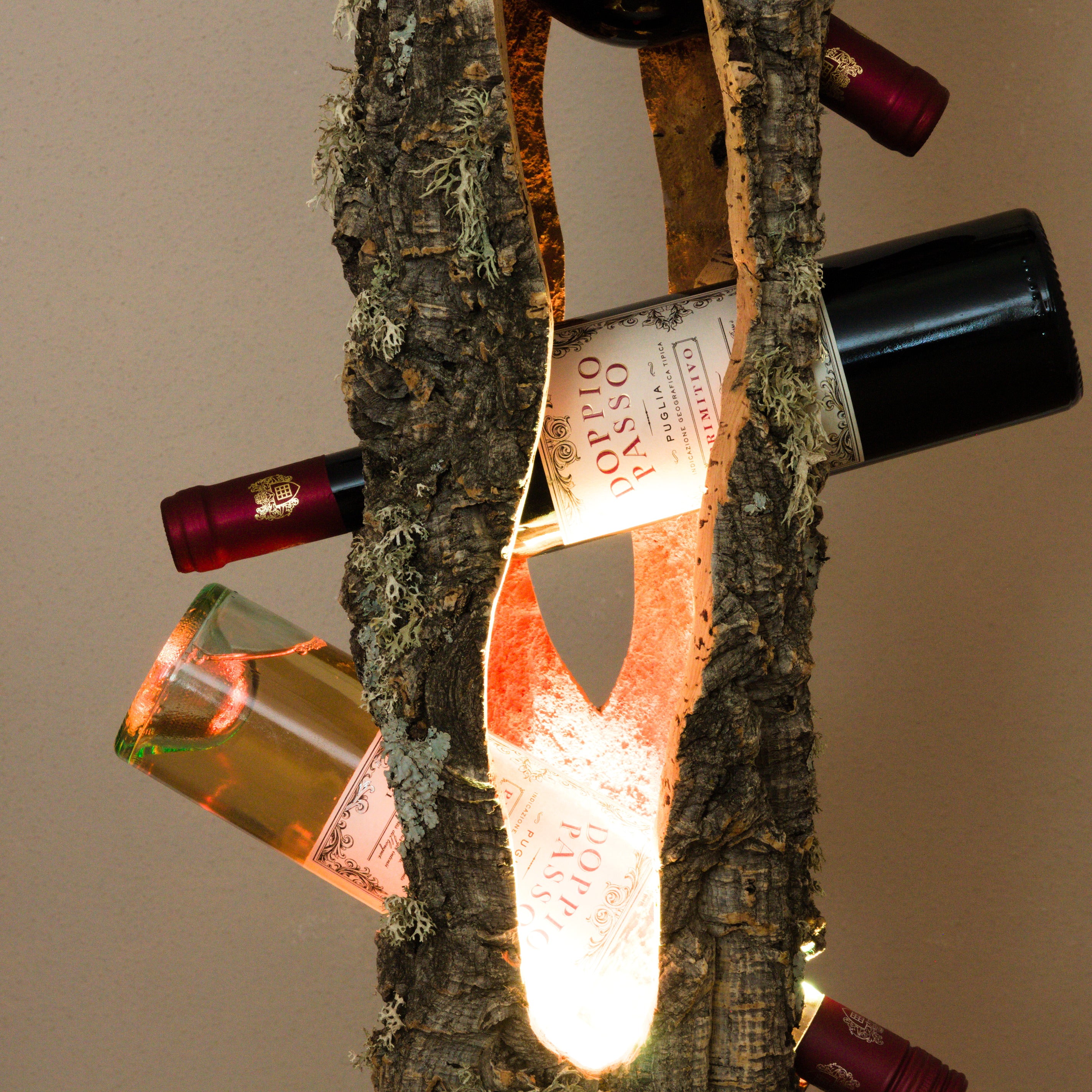 verKORKst Premium Weinständer aus Kork * hochwertiges Holz Weinregal beleuchtet * Unikat * Wein-Dekoration handgefertigt in Deutschland