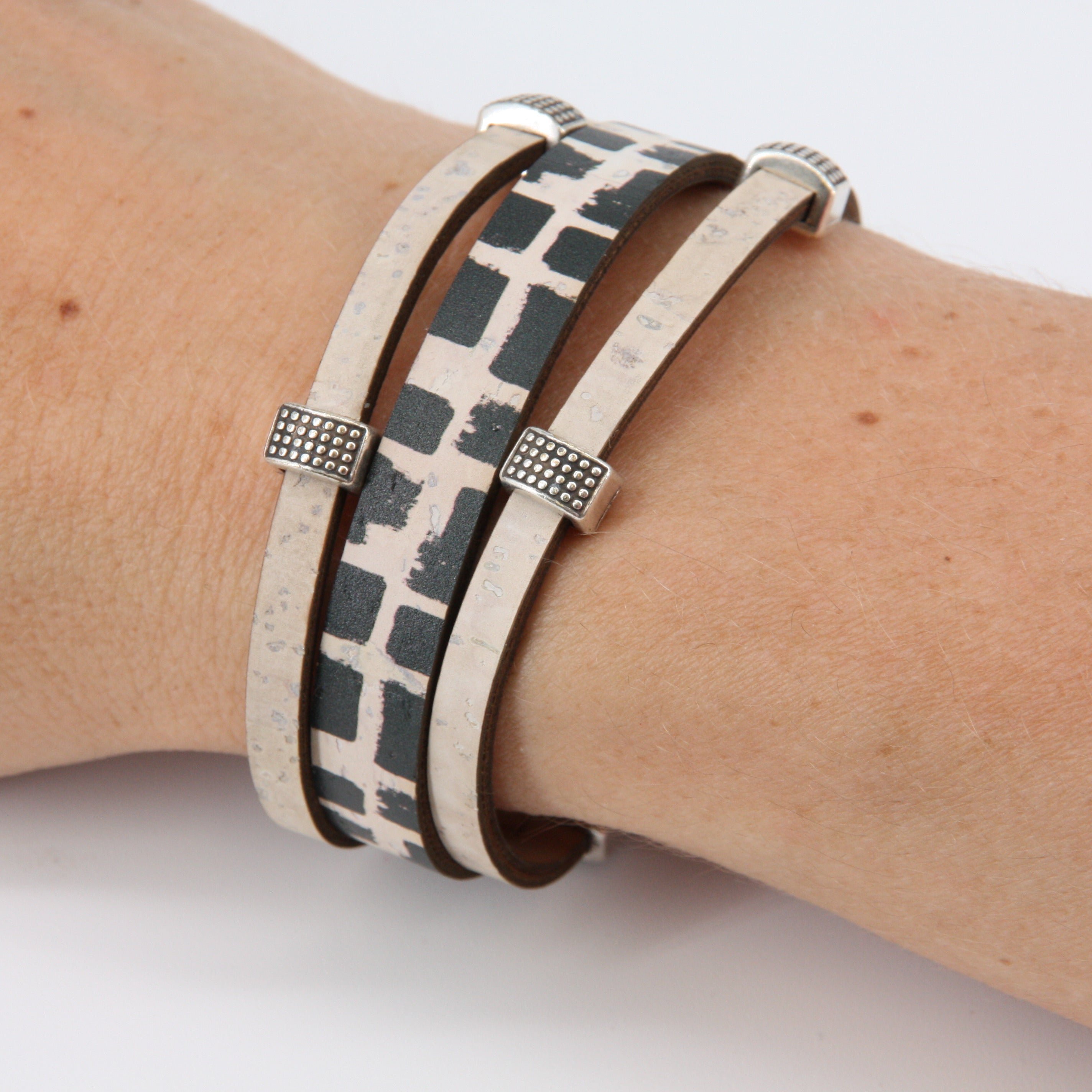 Armband aus Kork * Motiv black and white * handmade in Portugal * extrem nachhaltig * vegan * nickel- u. bleifrei
