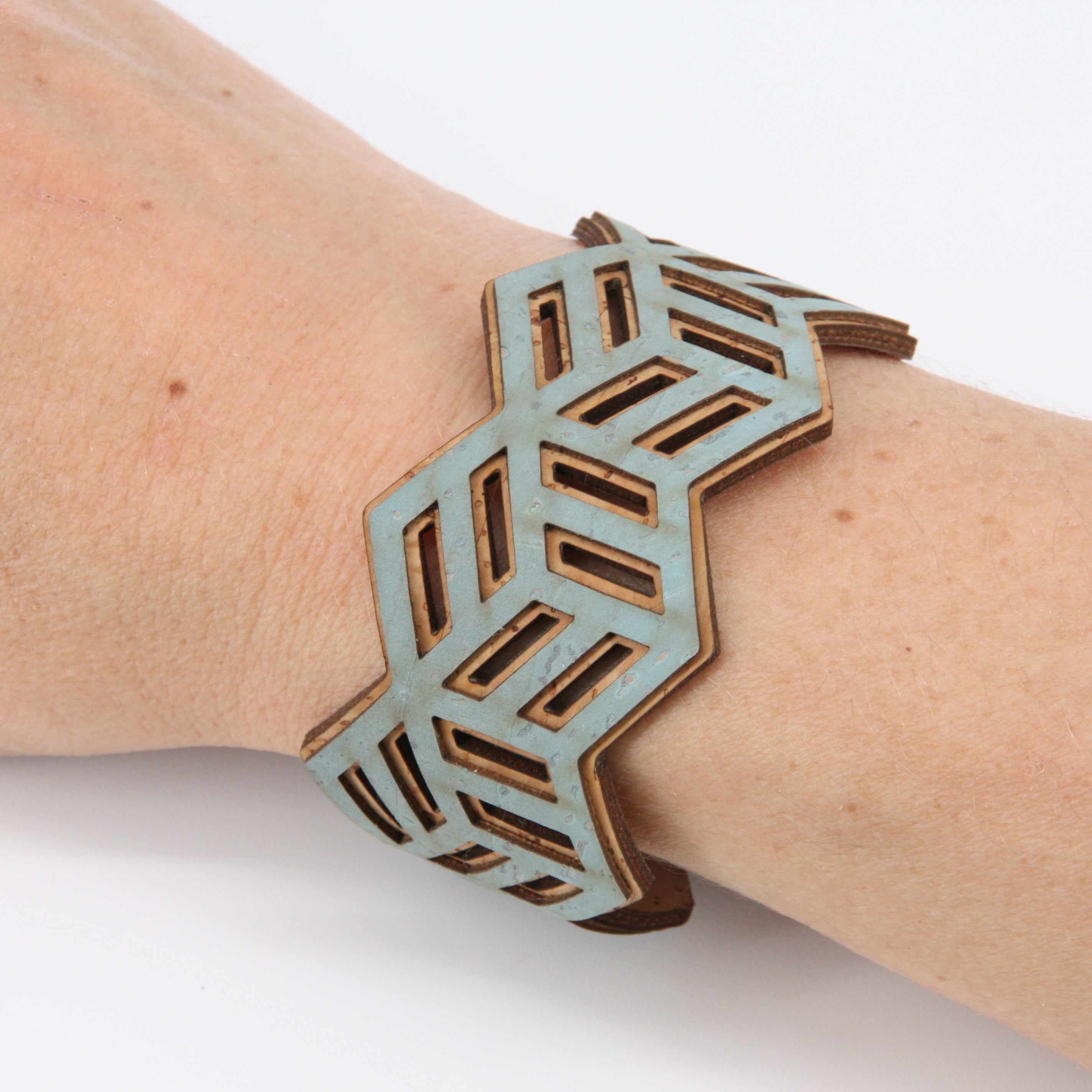 Cork bracelet * Large natural heart motif * handmade in Portugal * extremely sustainable * vegan * nickel and lead free