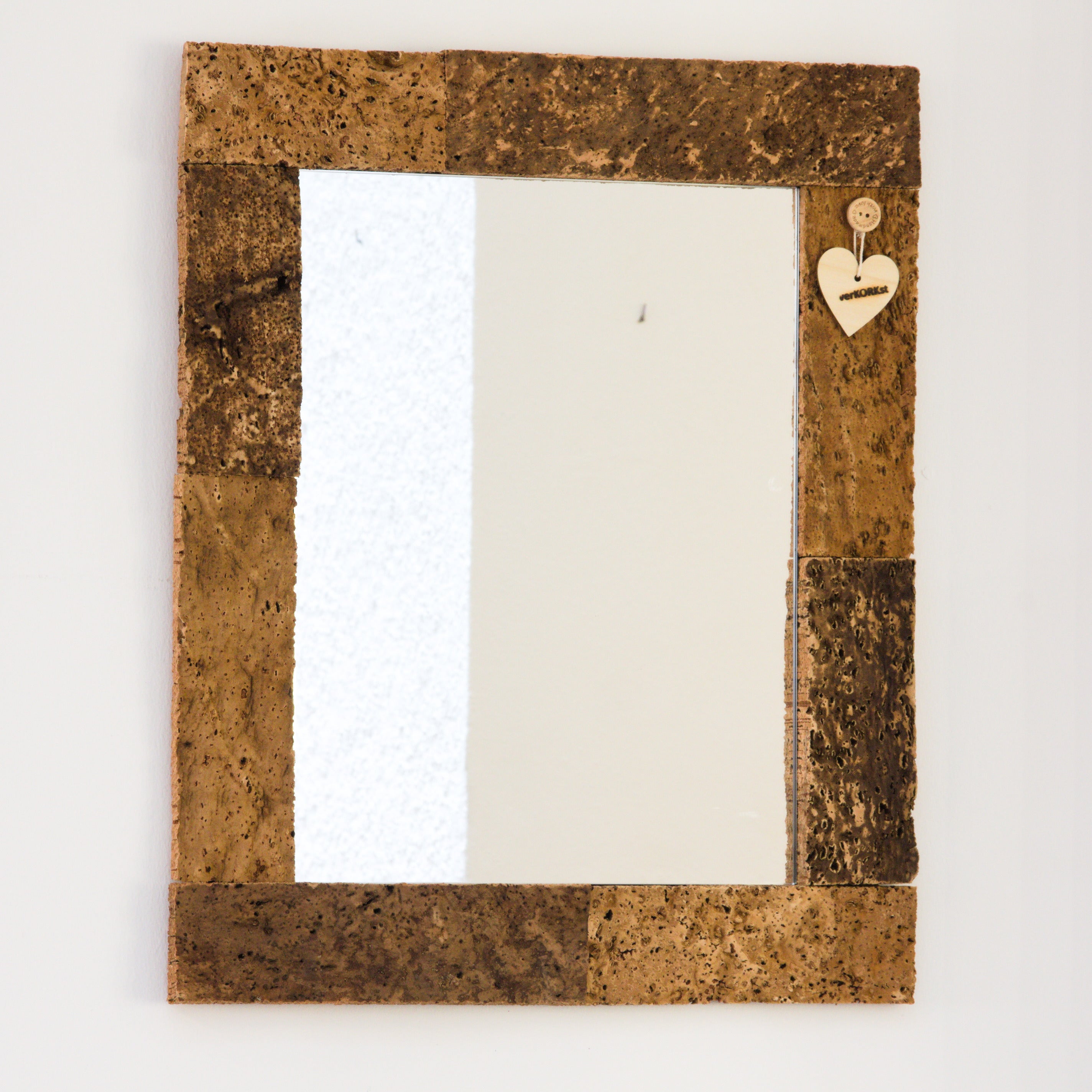 verKORKst Premium Wandspiegel aus Kork * rustikaler Holzspiegel für Toilette, WC, Bad * Vintage Spiegel im Landhausstil * Hängespiegel