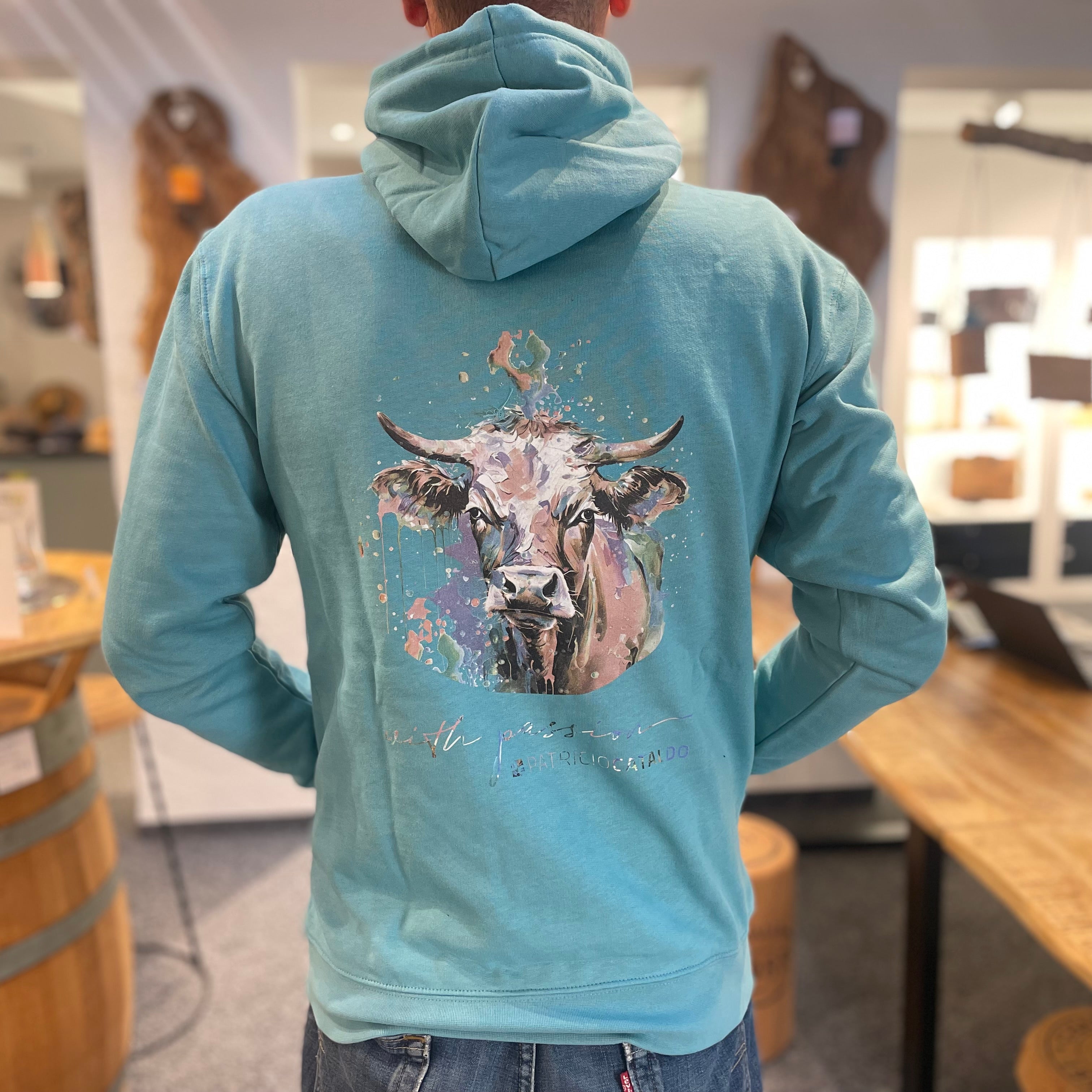 Unisex Kapuzenpullover * Hoodie * Kuh "Mimi" Print * blau * Patricio Cataldo * 80% Bio Baumwolle * 20% recycelter Polyester * Hergestellt in Polen