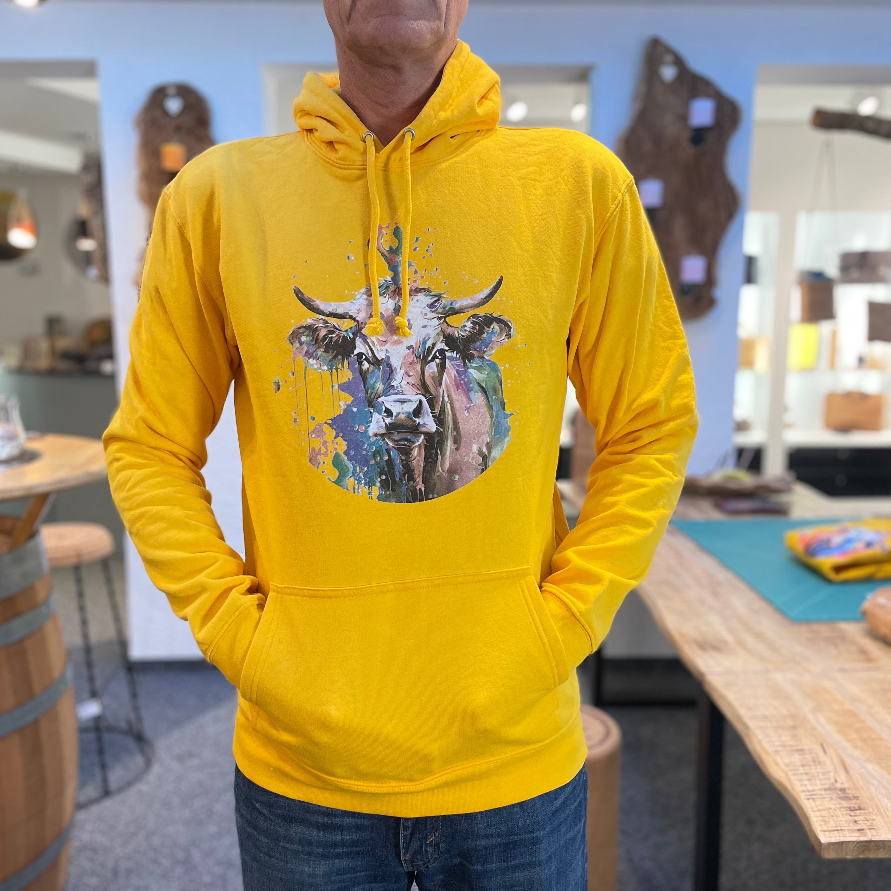 Unisex Kapuzenpullover * Hoodie * Kuh "Mimi" Pastell Print * gelb * Patricio Cataldo * 80% Bio Baumwolle * 20% recycelter Polyester * Hergestellt in Polen