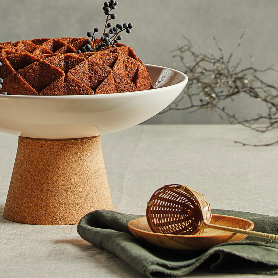 verKORKst Premium Obstschale * perlweiß * Keramik und Kork * vielfach prämiert * Designer Dekoschale * made in Portugal