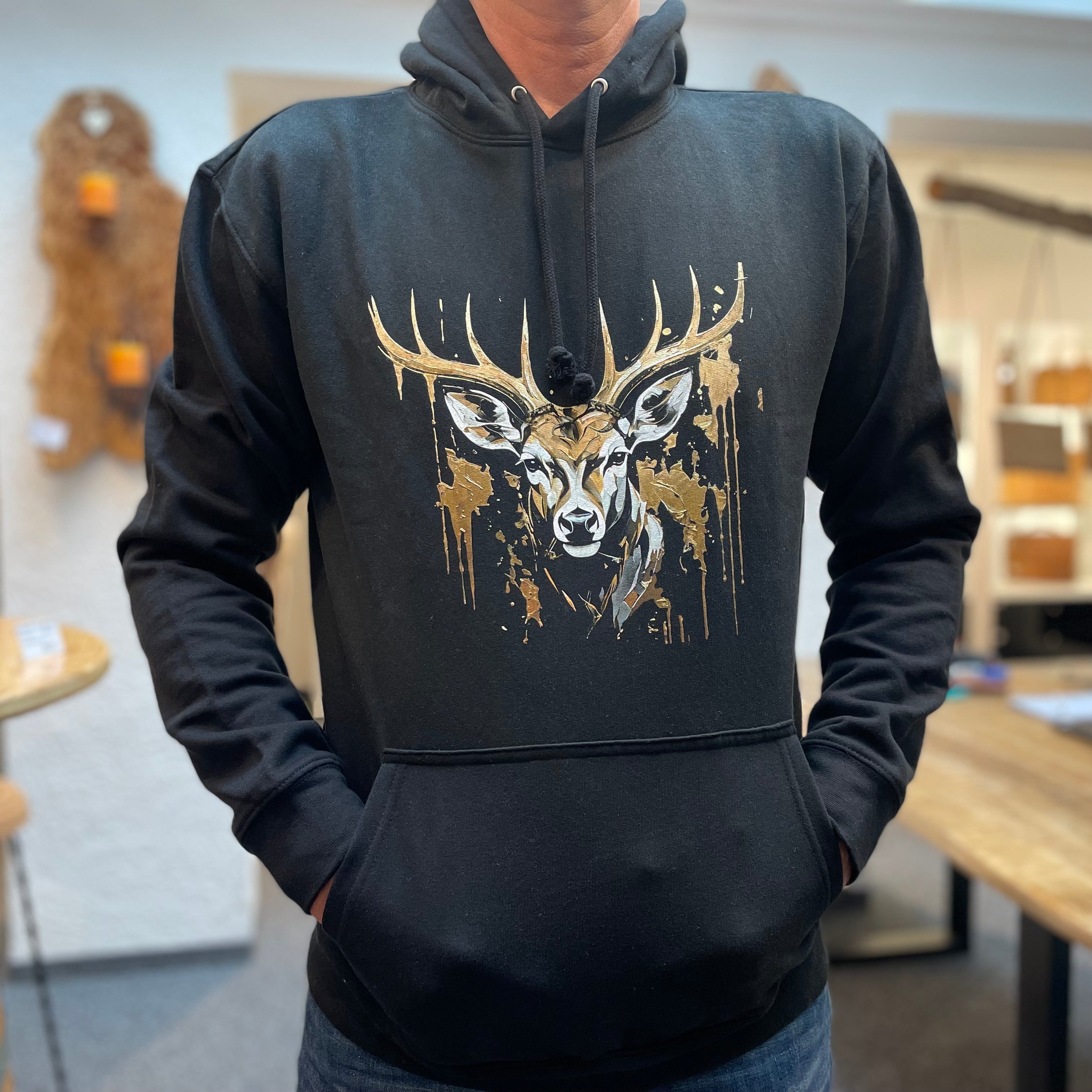Unisex Kapuzenpullover * Hoodie * Hirsch "Hans" Print * Patricio Cataldo * 80% Bio Baumwolle * 20% recycelter Polyester * Hergestellt in Polen