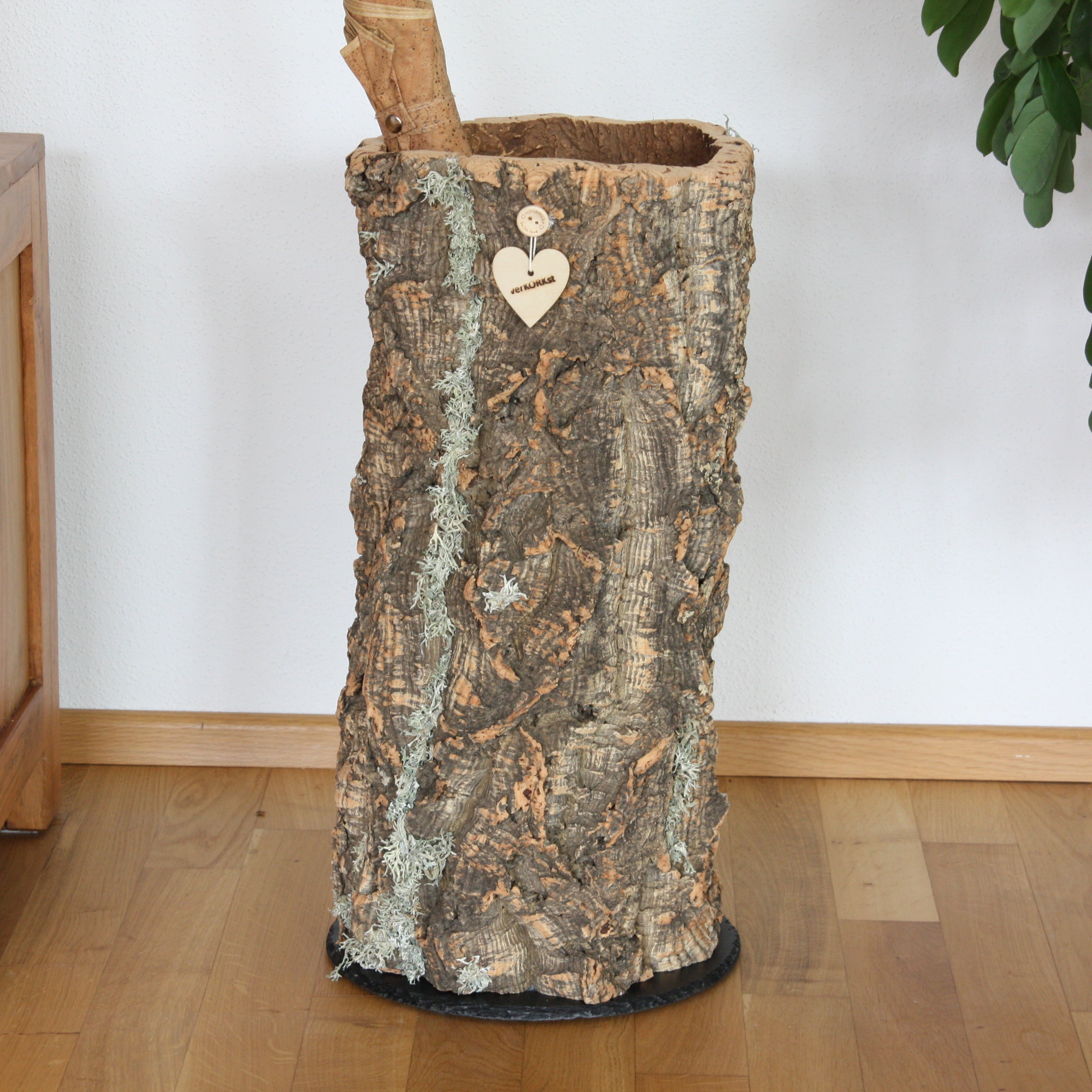 verKORKst Premium Regenschirm Ständer aus Korkrinde * Vintage Schirm Halter im Landhausstil * Dekoration für Diele, Eingang, Büro