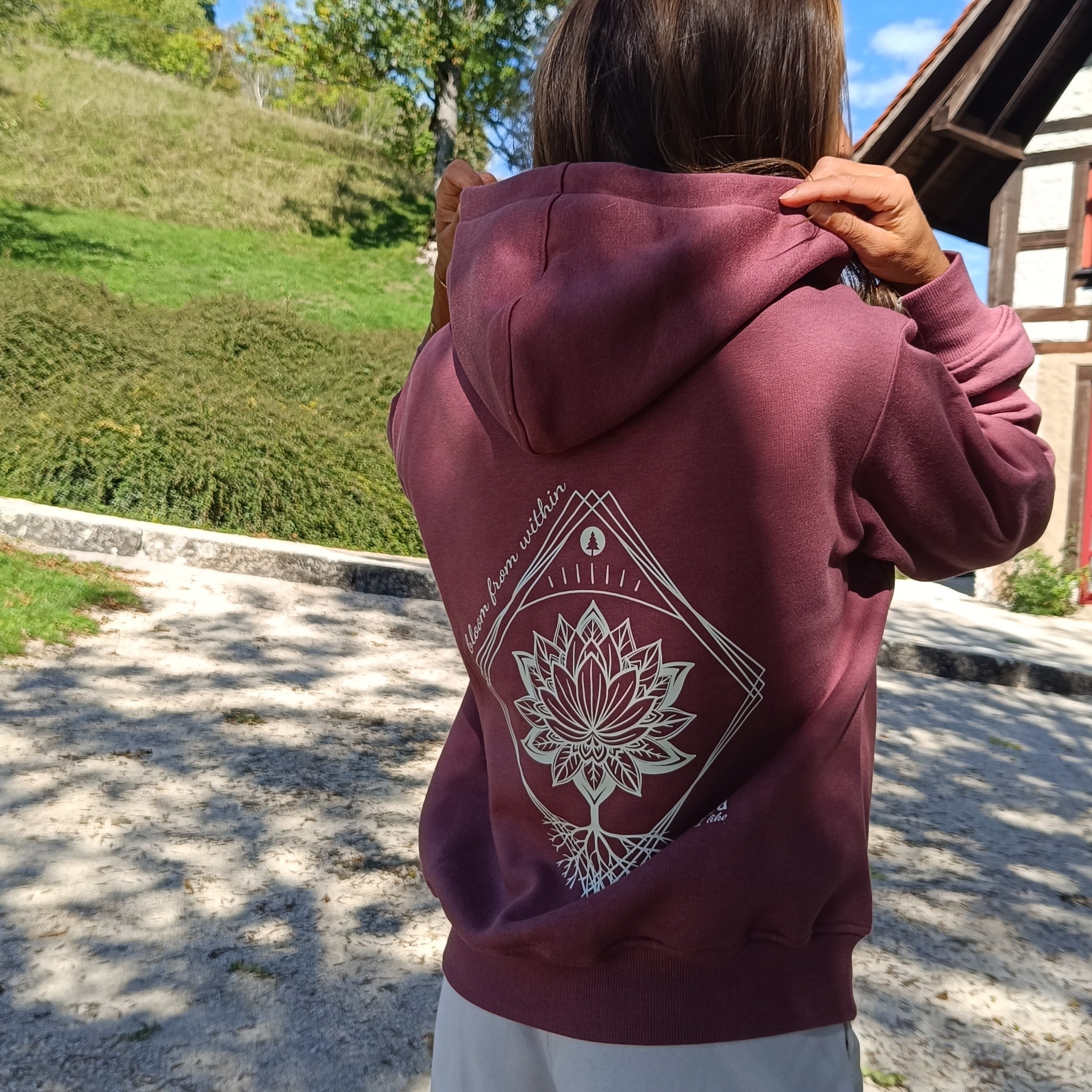 Frauen Hoodie aus Holzfasern * Kapuzenpullover * 100% Natur * 0% Plastik * rot * Motiv "Lotusblüte"